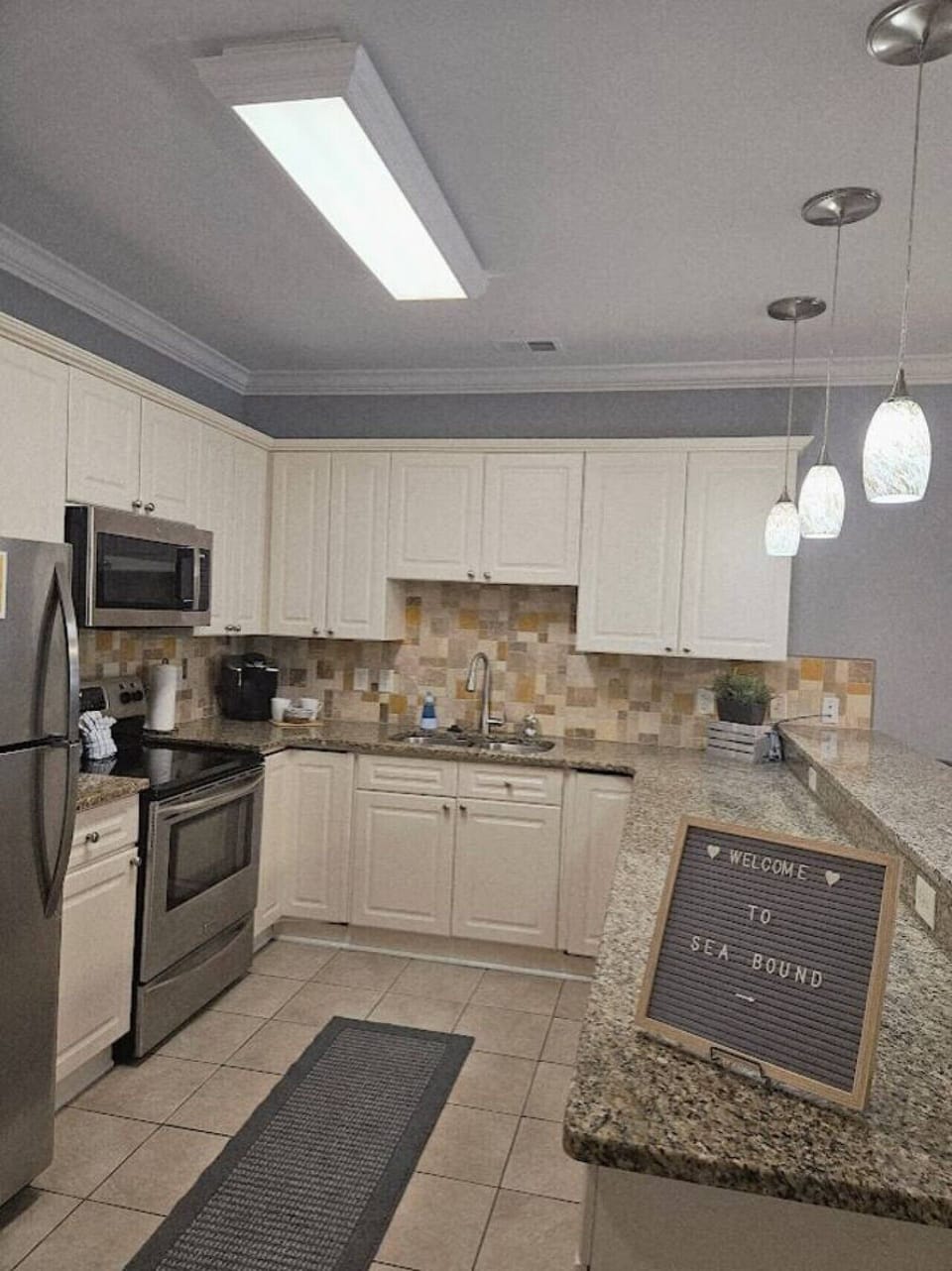 Full size kitchen, fully equipped.