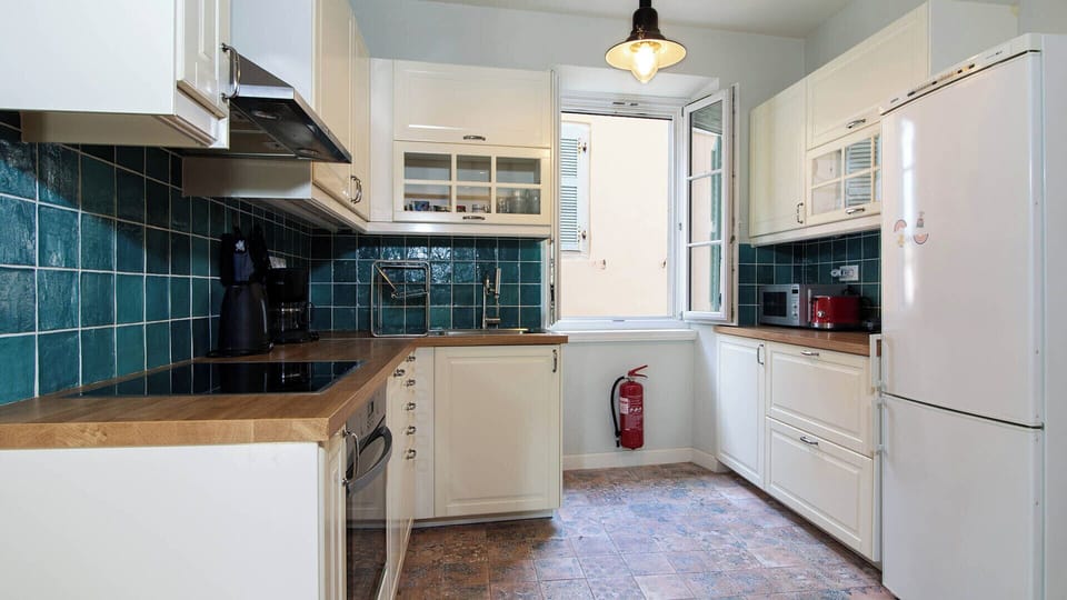 Electric kettle, toaster
