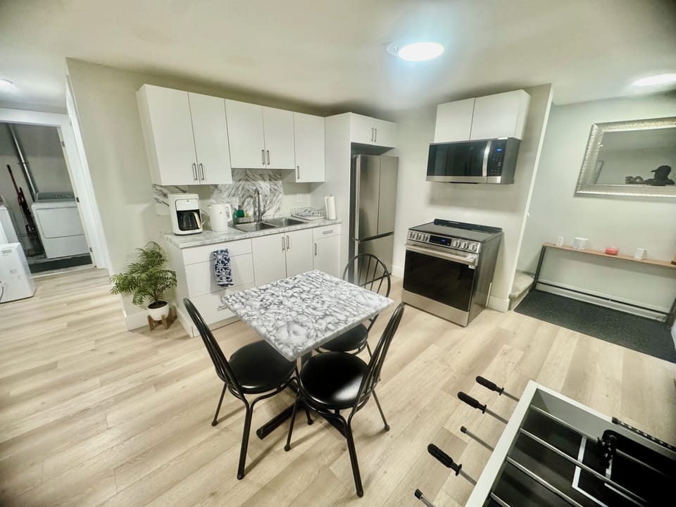 House, 1 Bedroom | Dining room