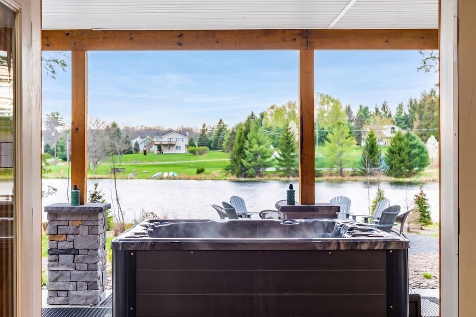 Indoor spa tub