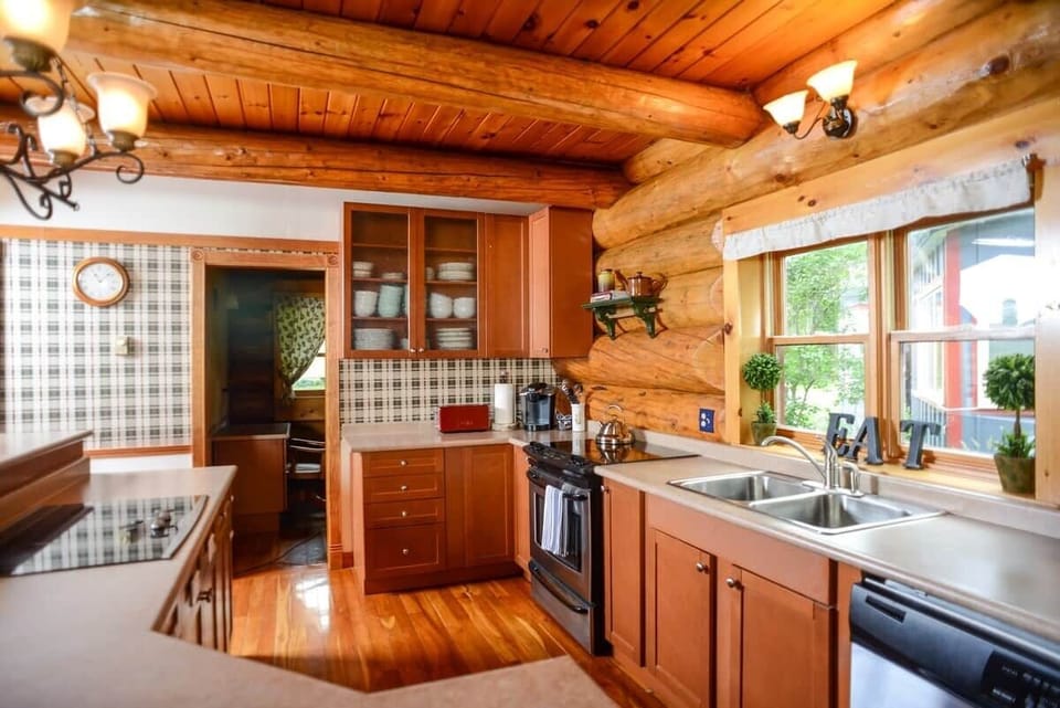 "The house had everything we needed to make beautiful meals on site." - Brandi, April 2018