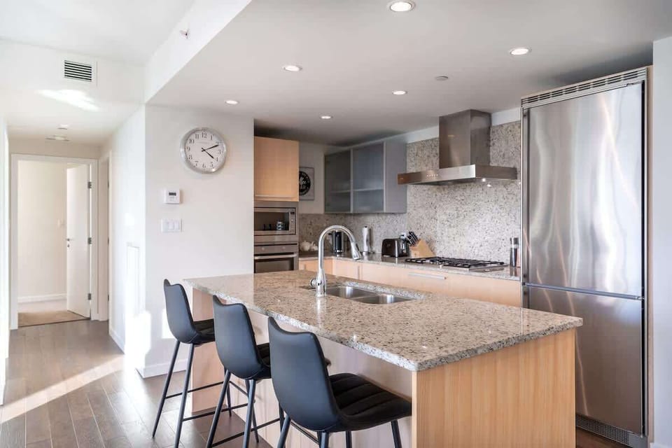 Great kitchen for cooking. Fully stocked with all cooking essentials.