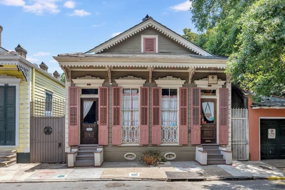 Historic New Orleans exterior with timeless architecture and charming curb appeal.
