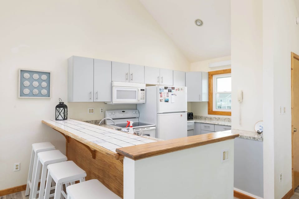 Top Level: Fully Equipped Kitchen with Bar Seating