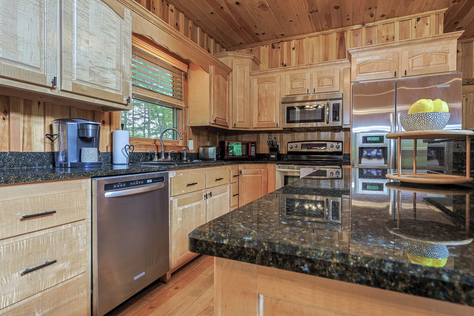 Fully Stocked Spacious Kitchen