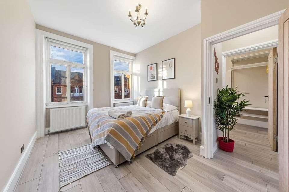 Airy bedroom with a leafy outlook, moments from Queen's Club and the Tube.