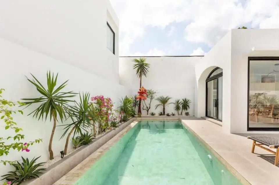 2 outdoor pools