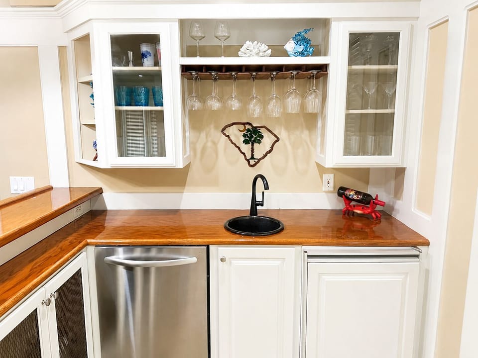 1st Floor Wet Bar - Dishwasher and Mini Fridge.