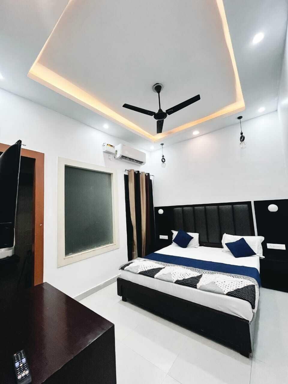 Standard Room, Balcony | In-room safe, soundproofing, free WiFi, bed sheets