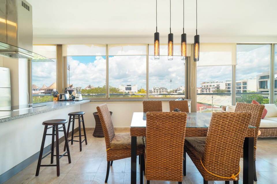 Standard Condo, Balcony, City View | Dining