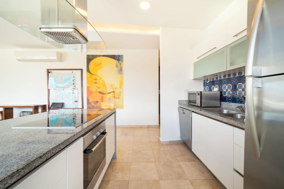 Standard Condo, Balcony, City View | Private kitchen