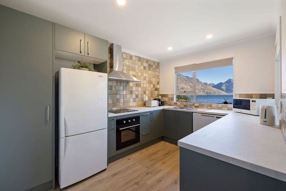 Full size fridge, electric oven and cooktop, dish washer