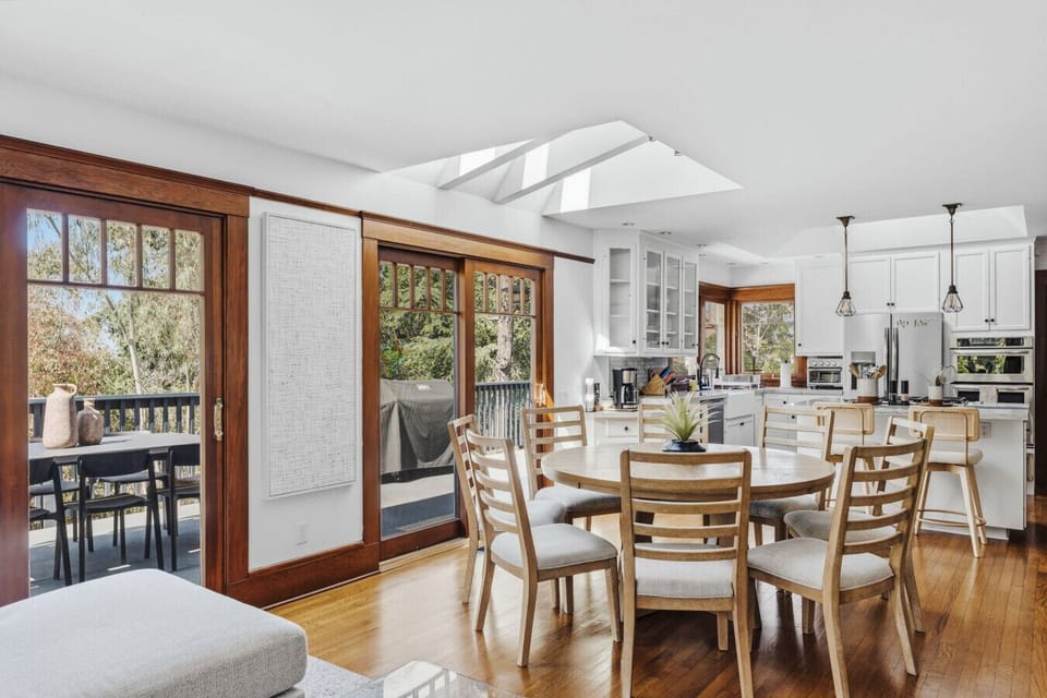 Spacious dining room to enjoy all your meals together