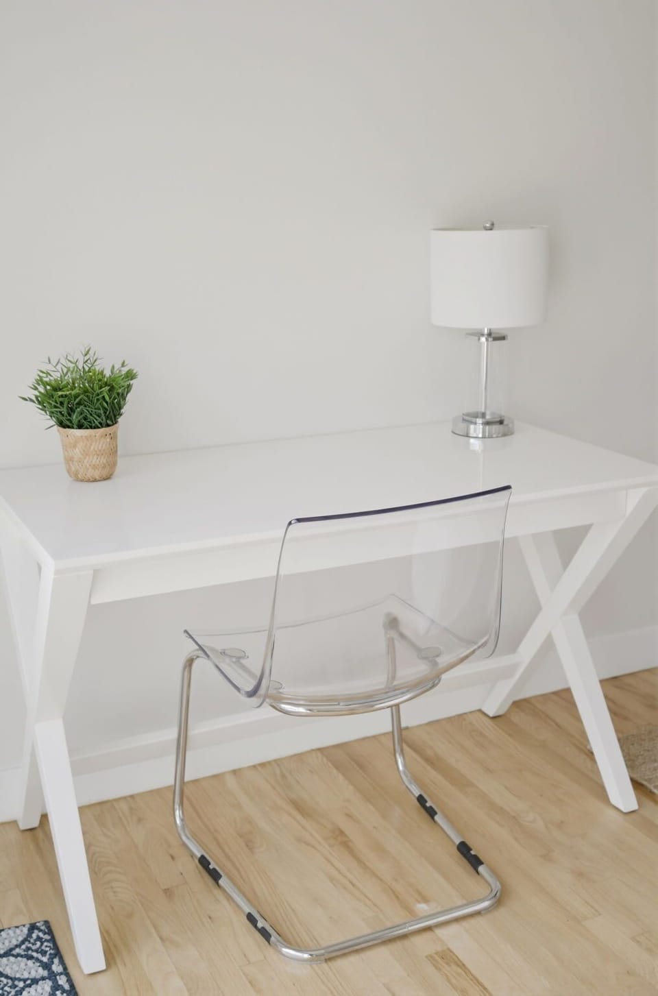 Dedicated workspace with natural light, ideal for remote work or planning your day