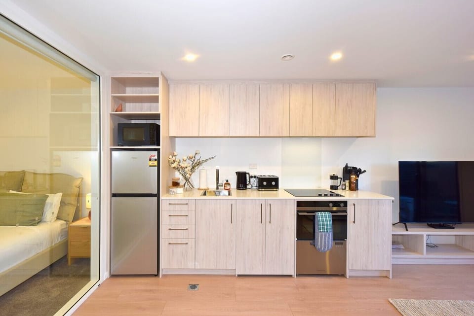 9 245 Moorhouse Ave (12) - Edited