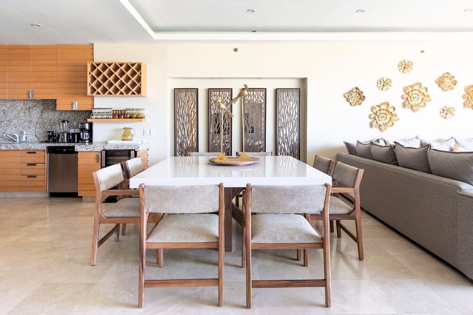 Deluxe Apartment, Patio, Lake View | Dining room