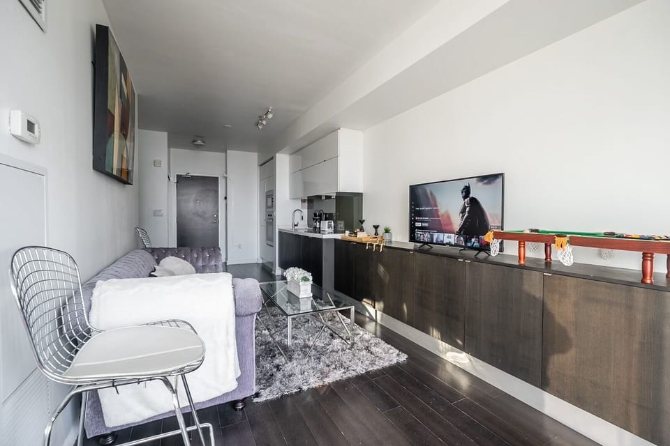 Luxury Room, Balcony, City View | Living area