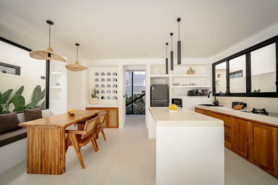Luxury Villa, 1 King Bed, Pool View | Dining room