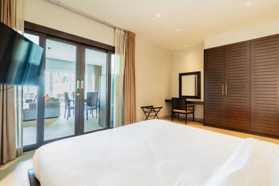 NEW Serenity Tropical 2 Bed Condo On Beachfront (9756)