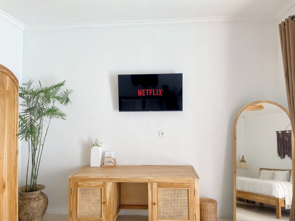 Deluxe Double Room, Pool View | Interior