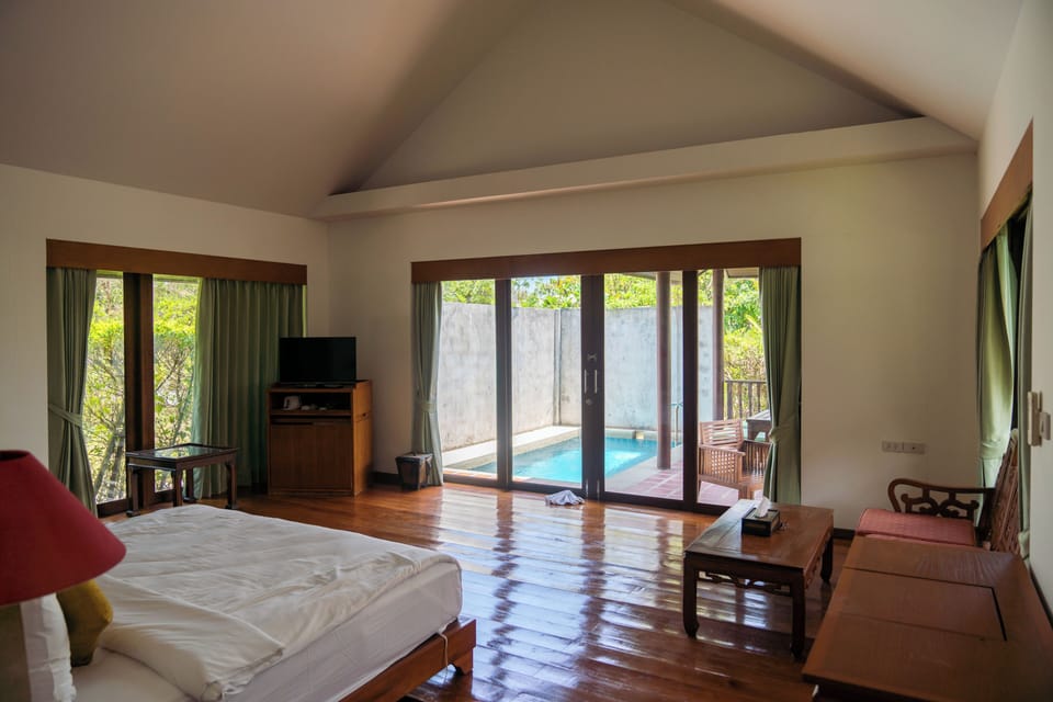 Deluxe Pool Villa | Desk, laptop workspace, WiFi (free)