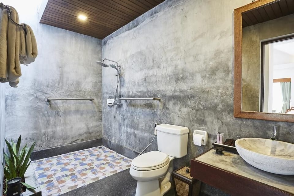 Shower, hair dryer, bathrobes, slippers
