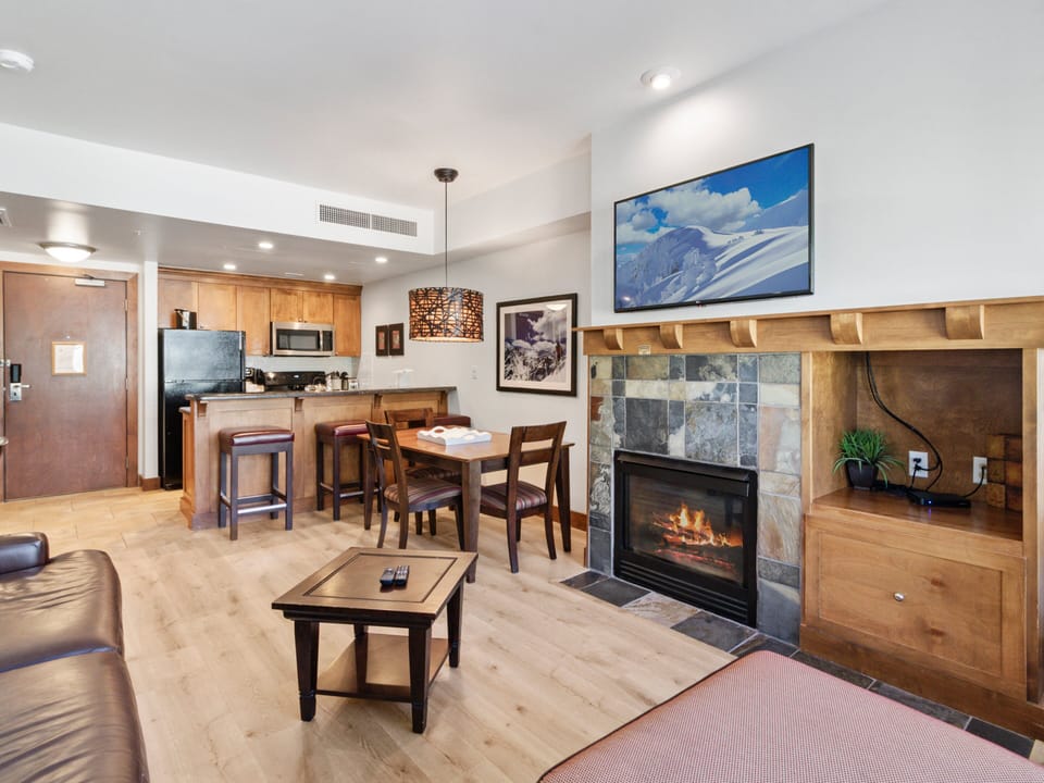 Living / Kitchen Area