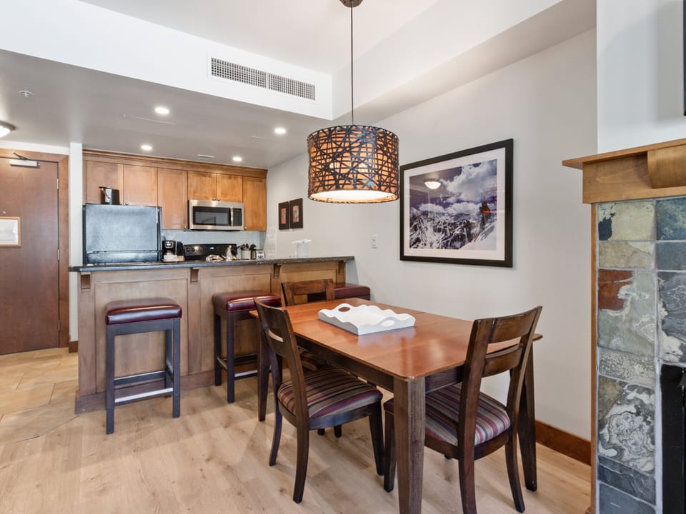 Kitchen / Dining Area