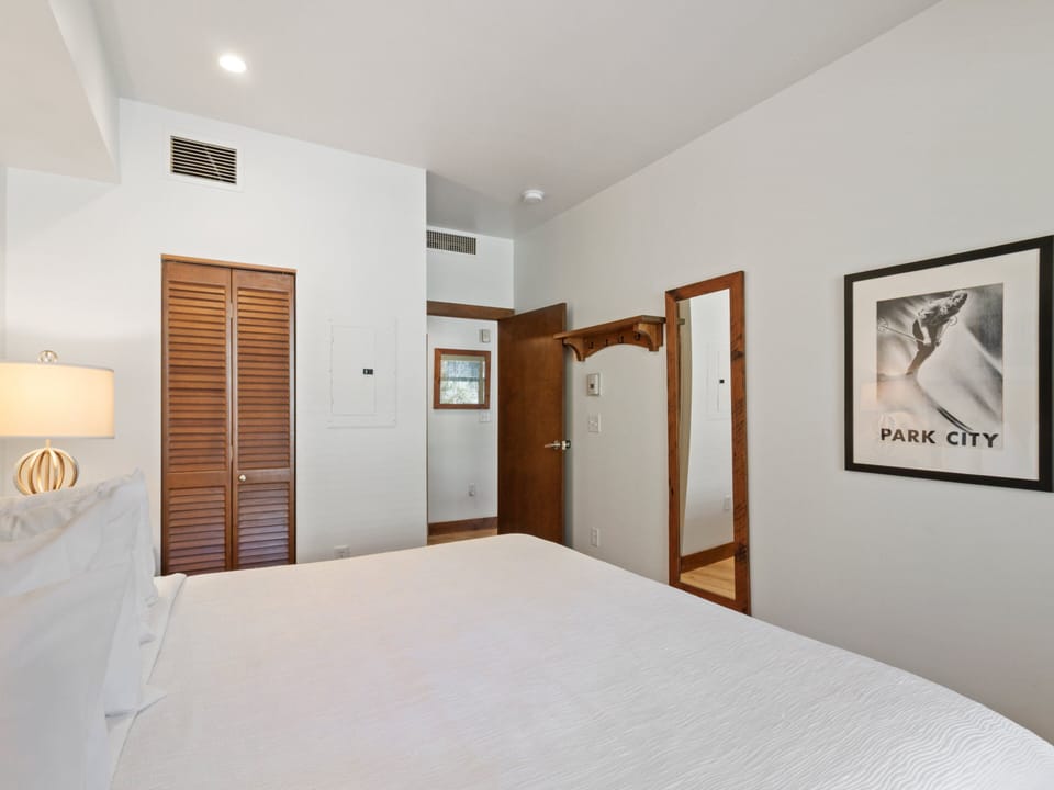 Bedroom / King