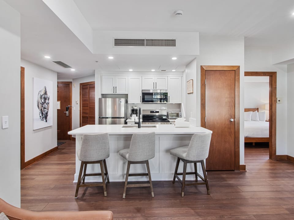 Kitchen / 3 Barstools