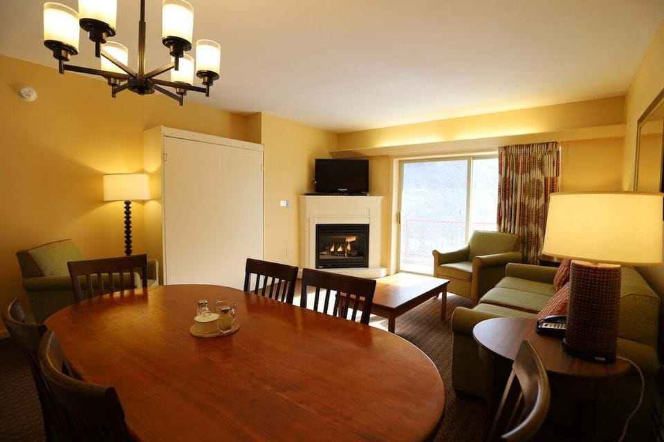 Living Room with gas fireplace and murphy bed