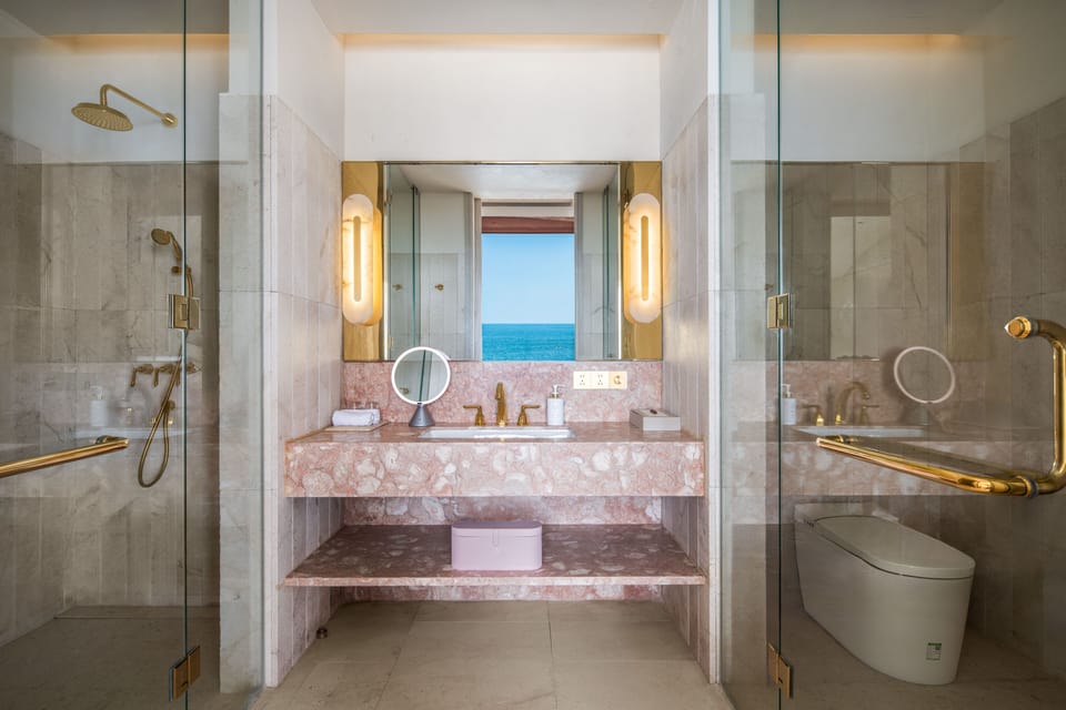 Superior Suite, Ocean View | Bathroom | Free toiletries, hair dryer, slippers, towels