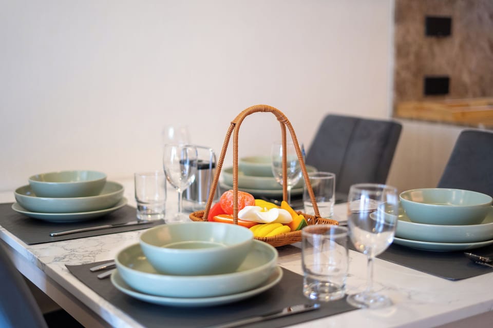 Double Room, Balcony, Garden View | Dining