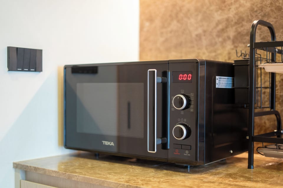 Double Room, Balcony, Garden View | Microwave