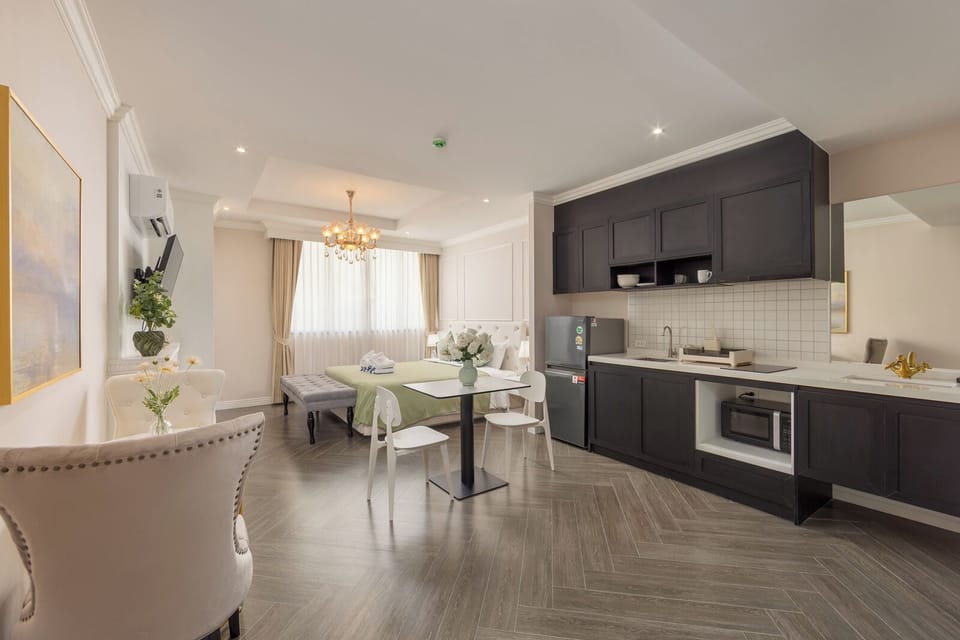 Design Studio, Non Smoking, Kitchen | In-room safe, iron/ironing board, WiFi (free)