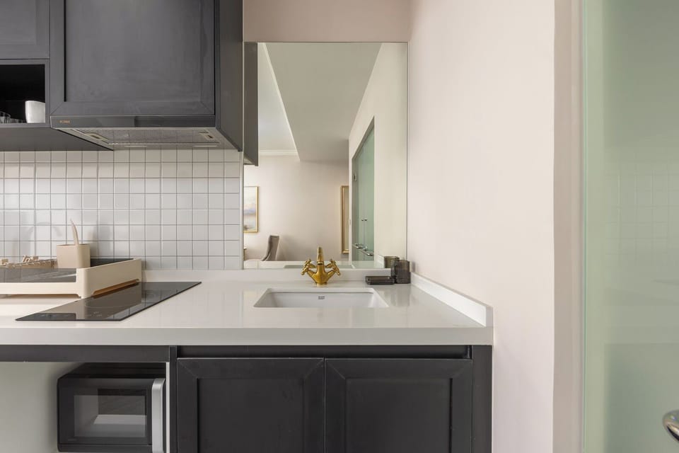 Design Studio, Non Smoking, Kitchen | In-room safe, iron/ironing board, WiFi (free)