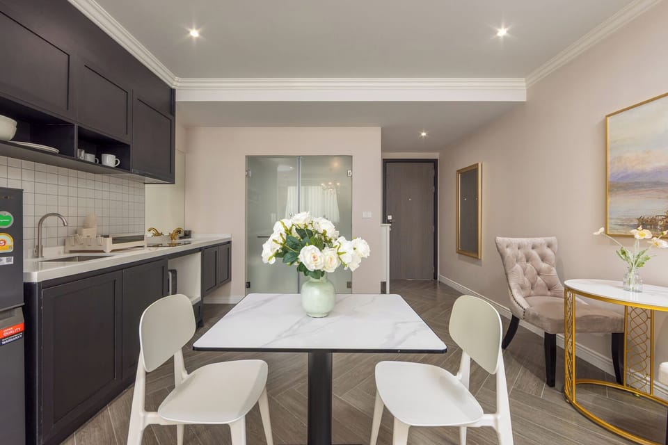 Design Studio, Non Smoking, Kitchen | In-room safe, iron/ironing board, WiFi (free)