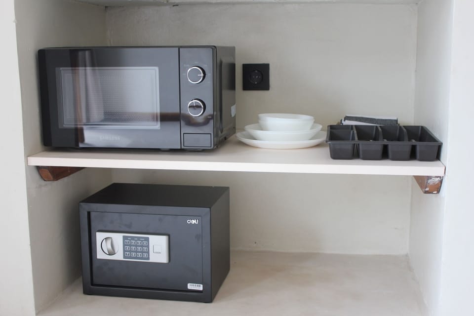 Studio, Multiple Beds, Kitchenette | Microwave