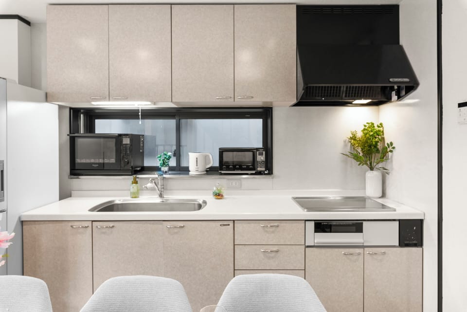 Comfort Apartment, 3 Bedrooms, Non Smoking, City View | Private kitchen