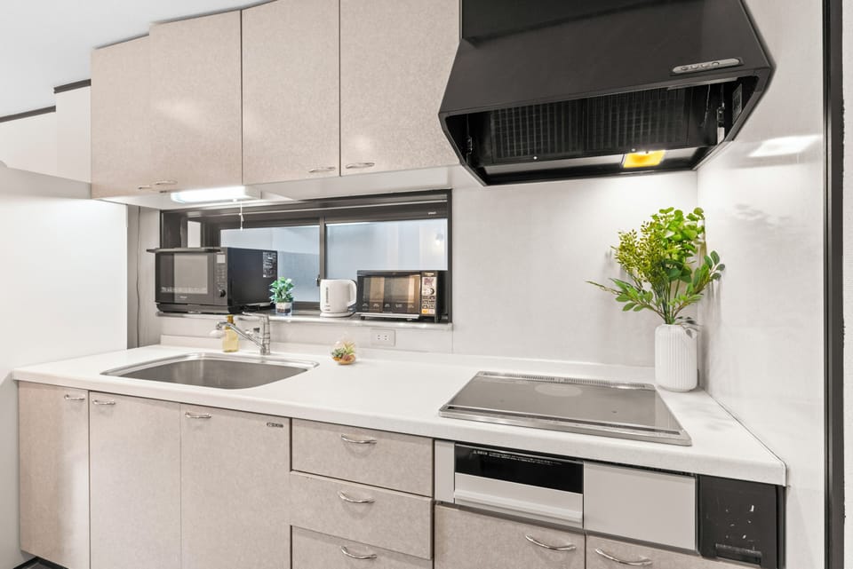 Comfort Apartment, 3 Bedrooms, Non Smoking, City View | Private kitchen