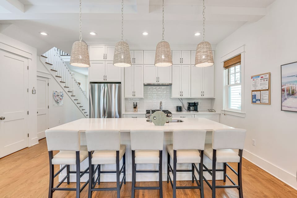 Kitchen | Dishwasher | Microwave | 1st Floor