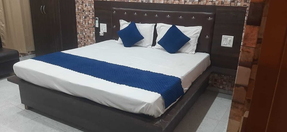 Deluxe Room | Desk, free WiFi