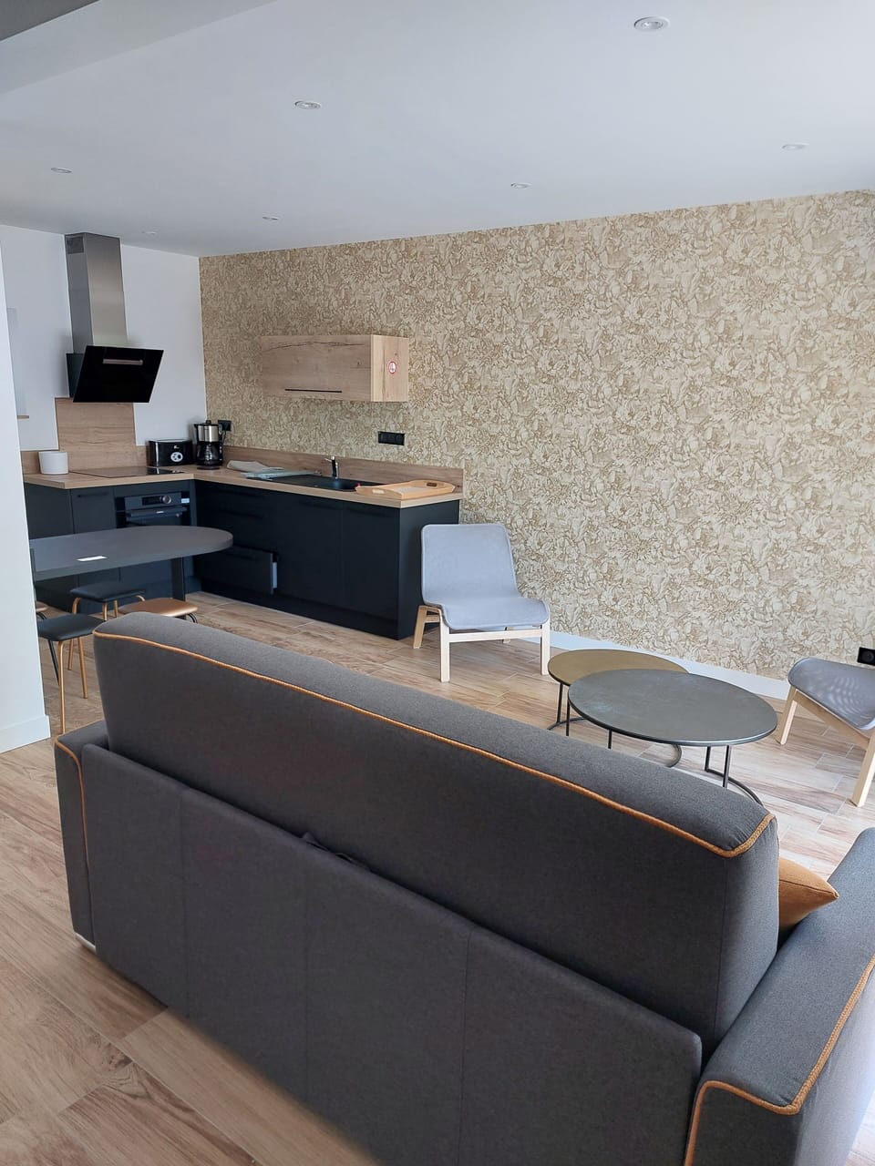 Hyrome | Interior