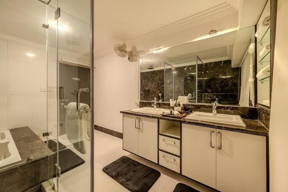 Family Suite, Balcony, City View | Bathroom | Bathrobes, slippers, bidet