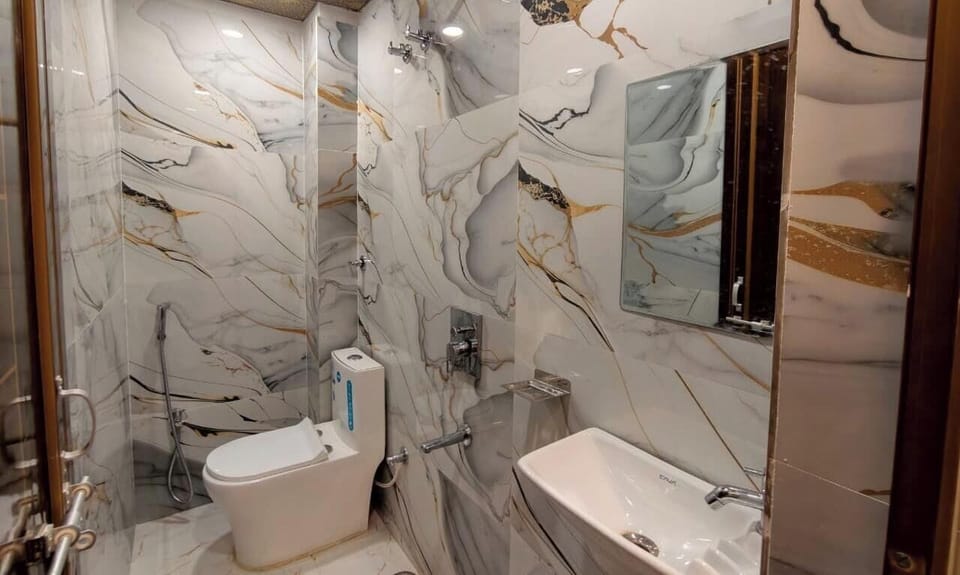 Comfort Room | Bathroom | Shower, free toiletries, towels, soap