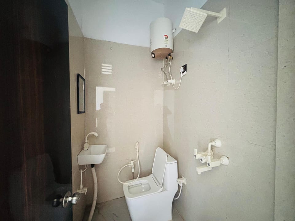 Shower, free toiletries, towels, soap