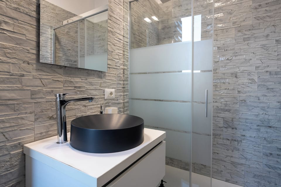 Economy Double Room, City View | Bathroom | Shower, hair dryer, bathrobes, towels