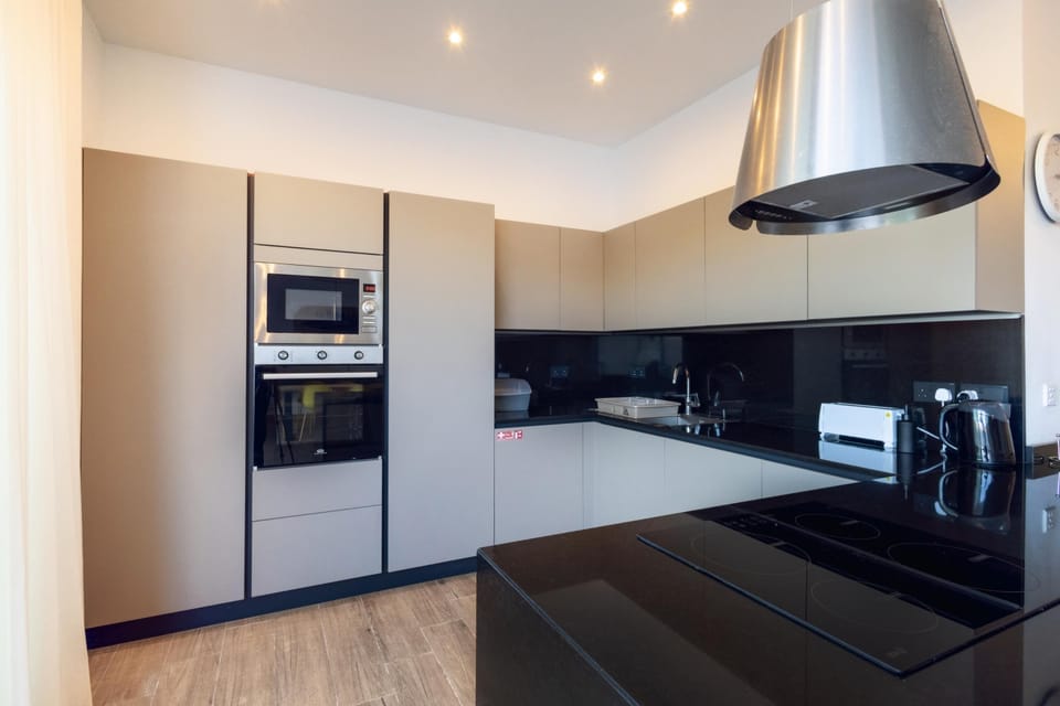 Family Townhome, Multiple Bedrooms (Dar Sara Holiday Gozitan Home) | Private kitchen | Fridge, microwave, oven, stovetop