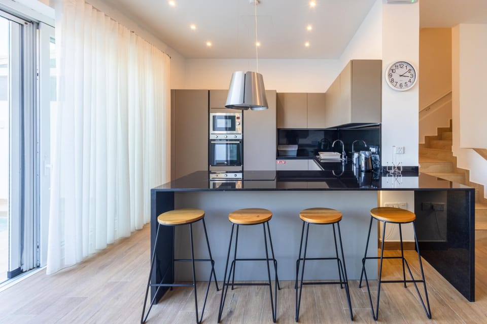 Family Townhome, Multiple Bedrooms (Dar Sara Holiday Gozitan Home) | Private kitchen | Fridge, microwave, oven, stovetop