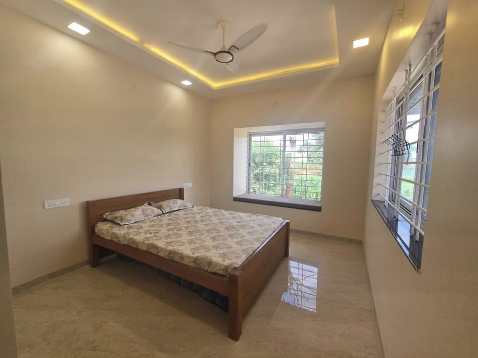Rollaway beds, free WiFi, bed sheets